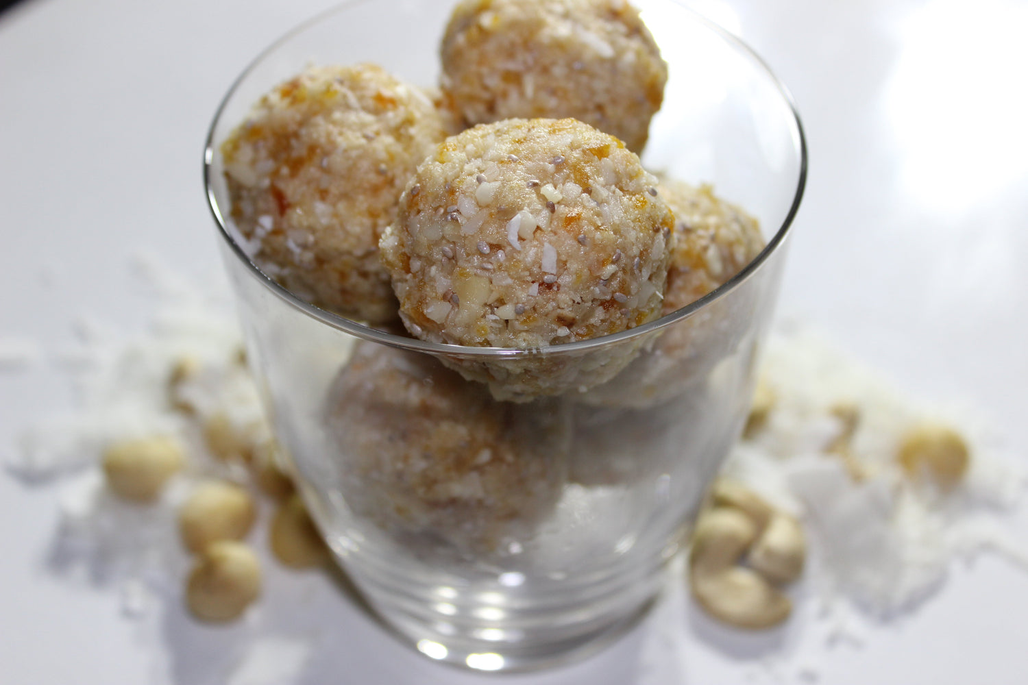 Vanilla, Cashew & Macadamia Nut Bliss Balls