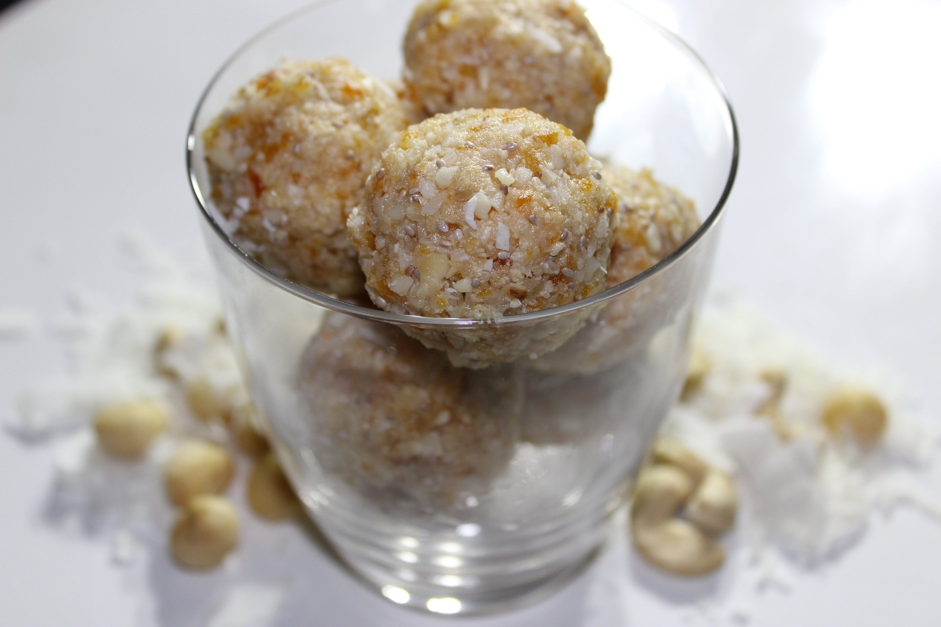 Vanilla, Cashew & Macadamia Nut Bliss Balls